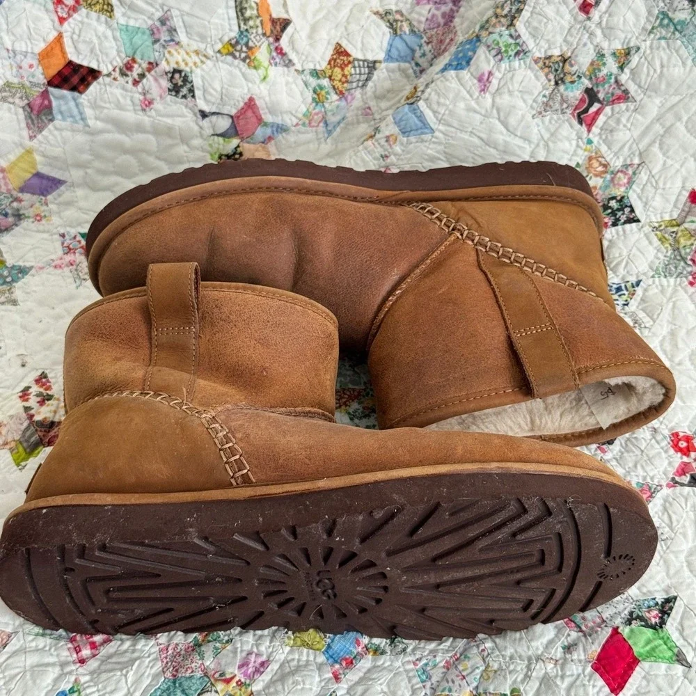 UGG Australia‎ Classic Mini Leather Boots Chestnut Brown Shearling Lined Mens 11